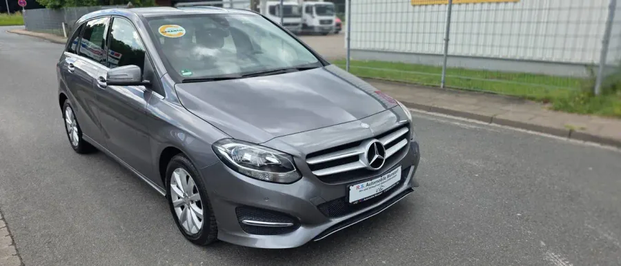 Mercedes-Benz B 180