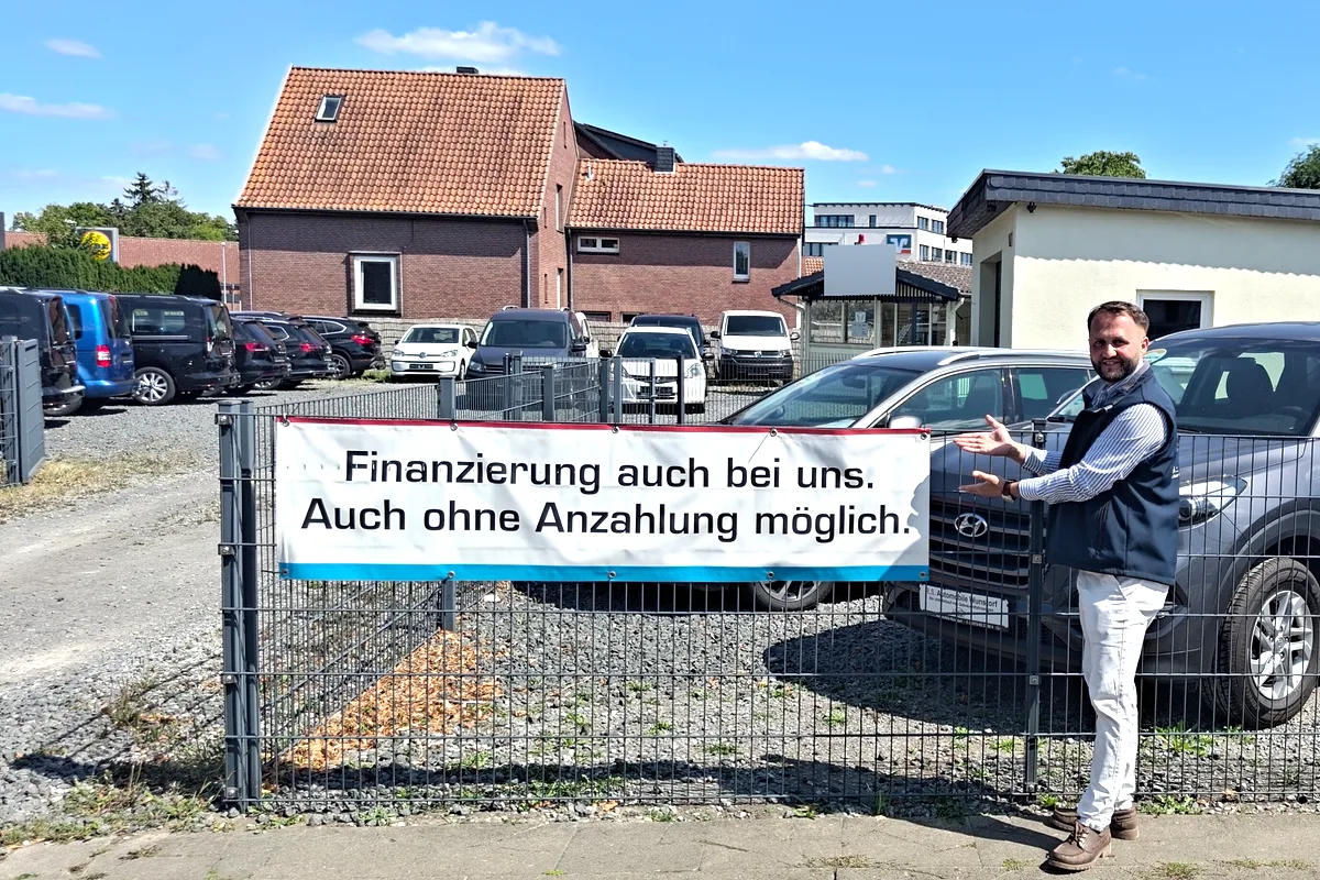 Finanzierungsbanner auf dem Hof: Finanzierung auch bei uns. Auch ohne Anzahlung möglich.